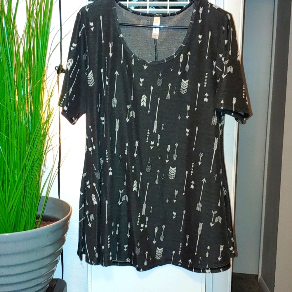 L LuLaRoe Perfect T- black w/ white arrows